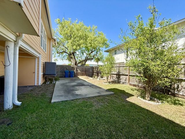 30 Flamingo Road, Rockport, TX 78382