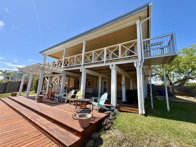 30 Flamingo Road, Rockport, TX 78382