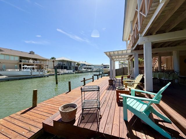 30 Flamingo Road, Rockport, TX 78382