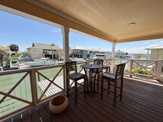 30 Flamingo Road, Rockport, TX 78382