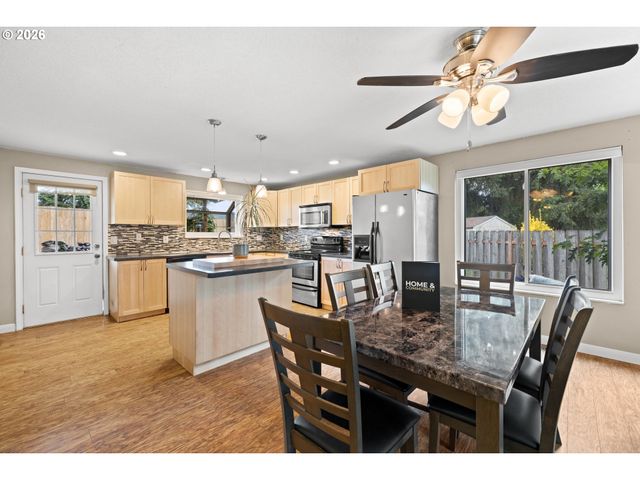 1128 Se FIR GROVE Loop, Hillsboro, OR 97123