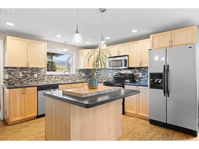 1128 Se FIR GROVE Loop, Hillsboro, OR 97123