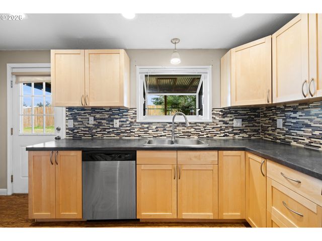 1128 Se FIR GROVE Loop, Hillsboro, OR 97123