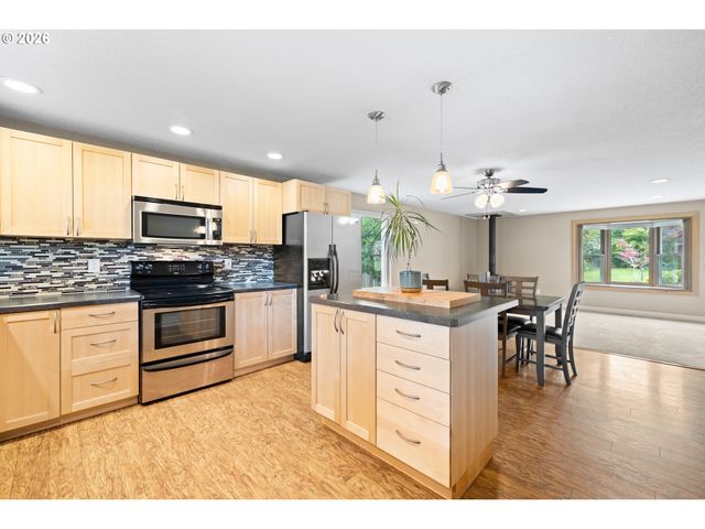 1128 Se FIR GROVE Loop, Hillsboro, OR 97123