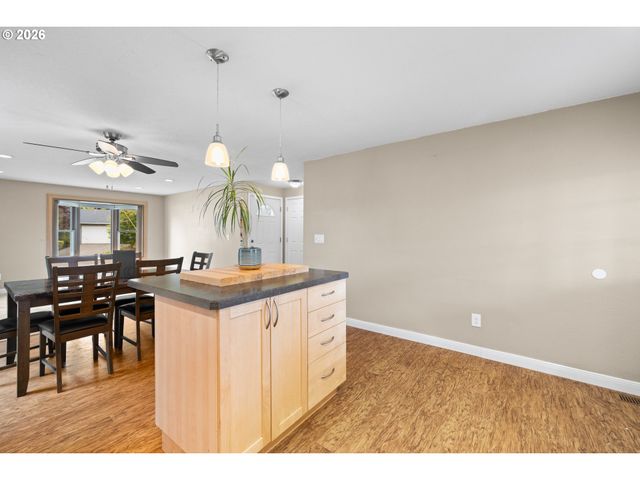 1128 Se FIR GROVE Loop, Hillsboro, OR 97123