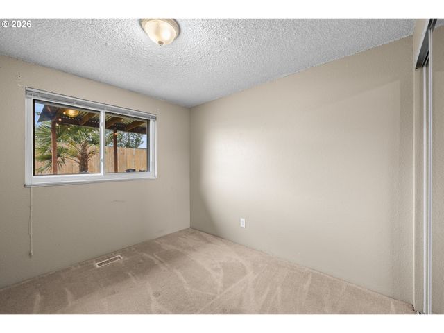 1128 Se FIR GROVE Loop, Hillsboro, OR 97123