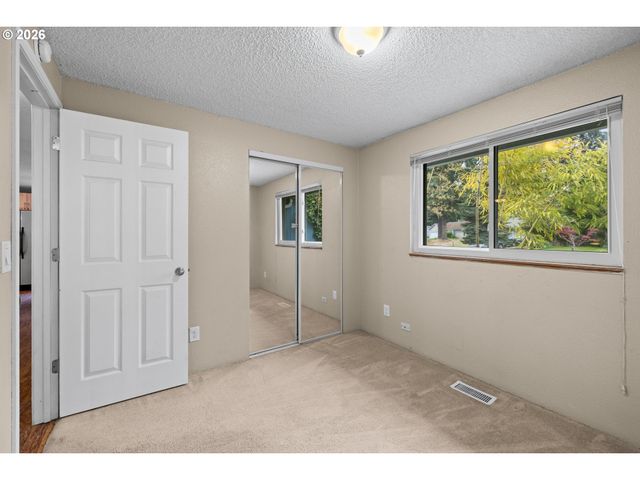 1128 Se FIR GROVE Loop, Hillsboro, OR 97123