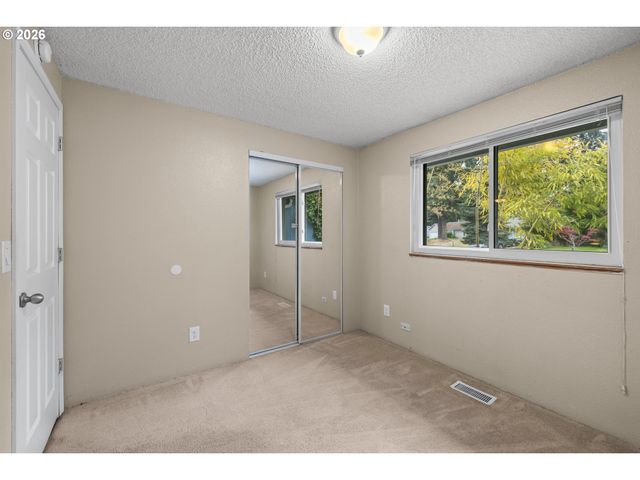 1128 Se FIR GROVE Loop, Hillsboro, OR 97123