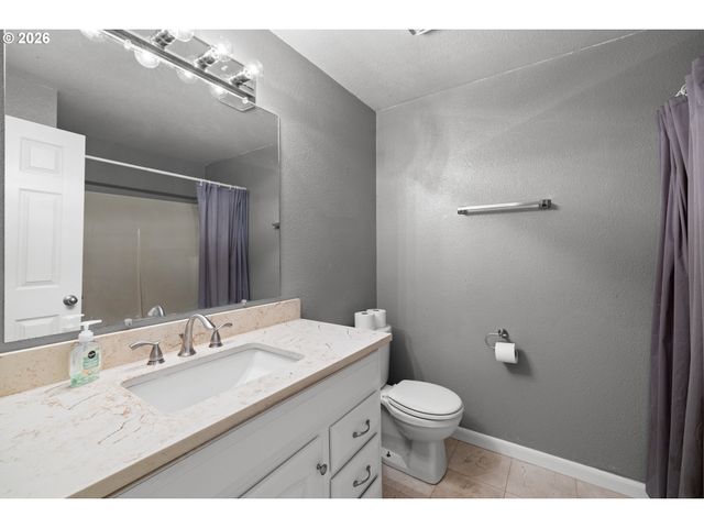 1128 Se FIR GROVE Loop, Hillsboro, OR 97123