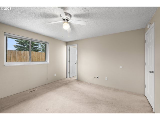 1128 Se FIR GROVE Loop, Hillsboro, OR 97123