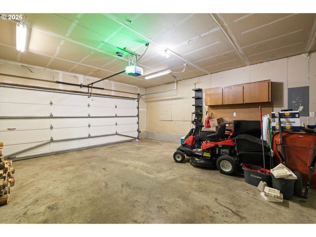 1128 Se FIR GROVE Loop, Hillsboro, OR 97123
