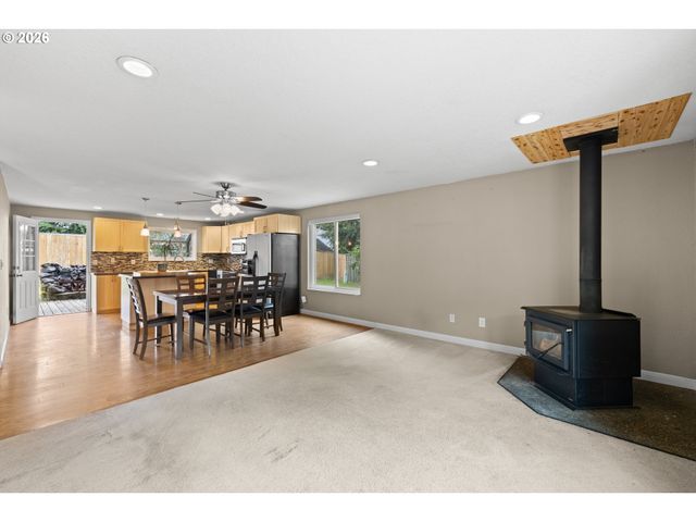 1128 Se FIR GROVE Loop, Hillsboro, OR 97123