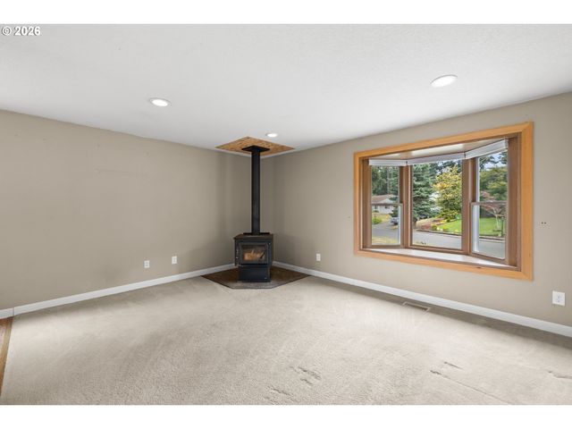 1128 Se FIR GROVE Loop, Hillsboro, OR 97123