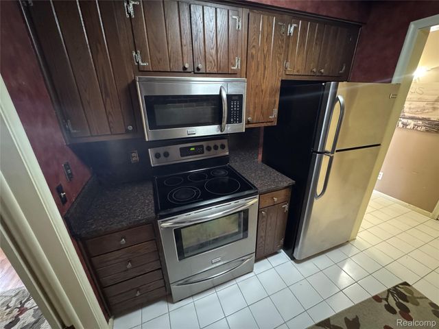 19648 Fleetwood Drive, Harper Woods, MI 48225