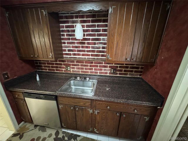 19648 Fleetwood Drive, Harper Woods, MI 48225