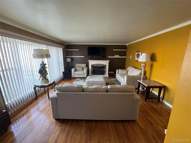 19648 Fleetwood Drive, Harper Woods, MI 48225