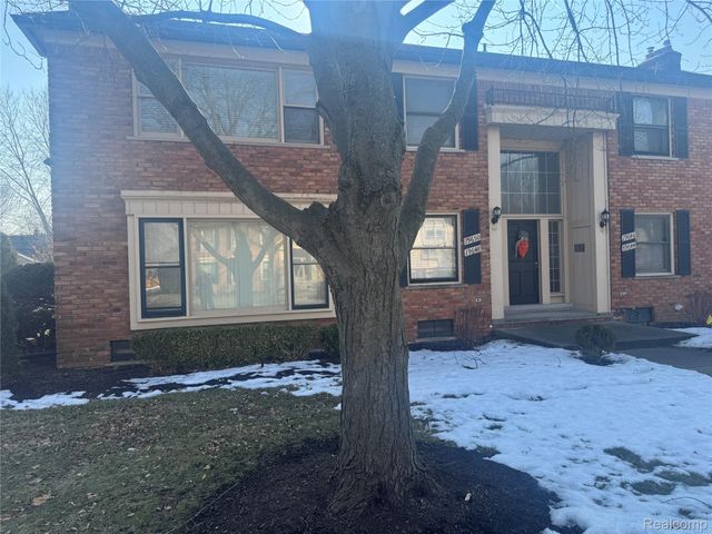 19648 Fleetwood Drive, Harper Woods, MI 48225