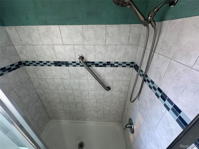 19648 Fleetwood Drive, Harper Woods, MI 48225