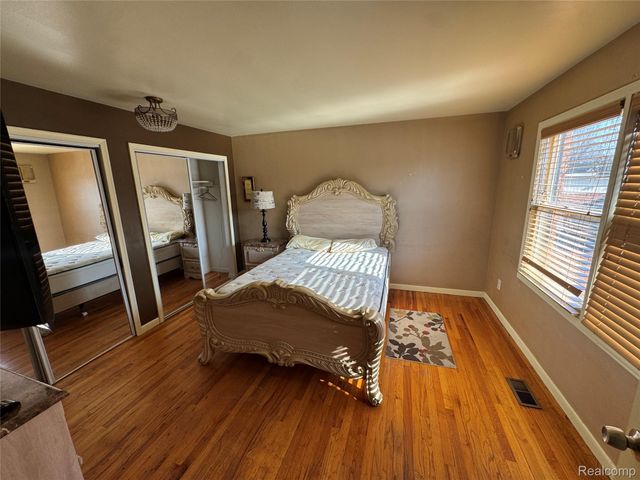 19648 Fleetwood Drive, Harper Woods, MI 48225