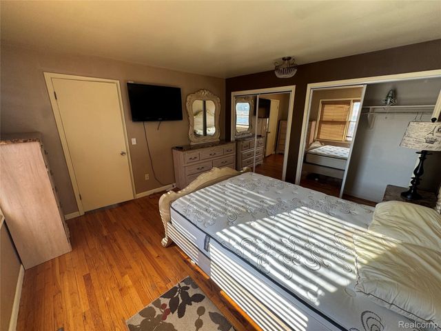 19648 Fleetwood Drive, Harper Woods, MI 48225