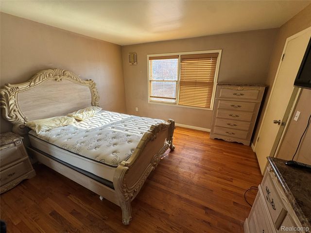 19648 Fleetwood Drive, Harper Woods, MI 48225