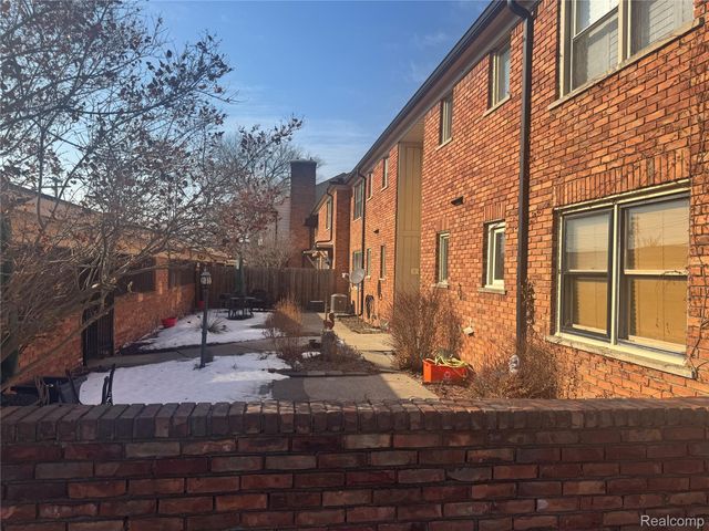 19648 Fleetwood Drive, Harper Woods, MI 48225