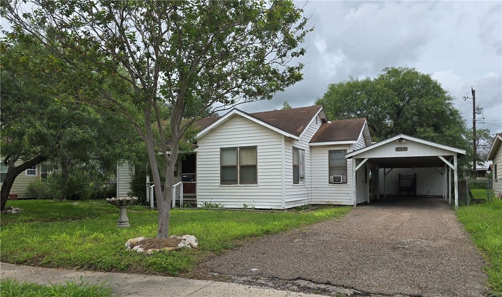 721 E Lewis St, Sinton, TX 78387 — exterior