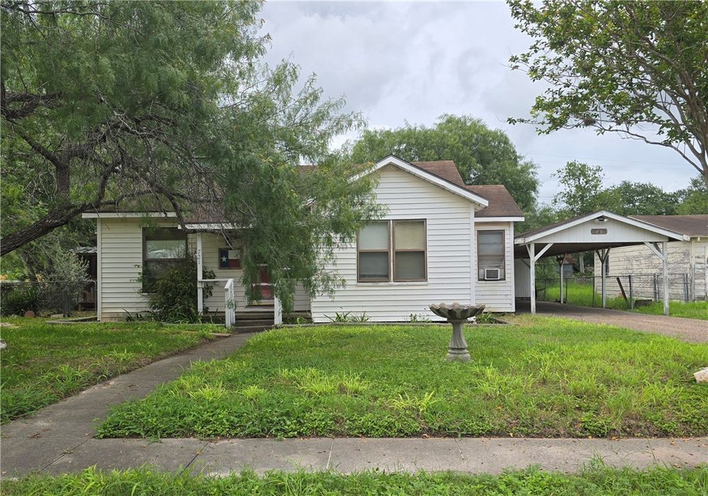 721 E Lewis St, Sinton, TX 78387 — photo 2