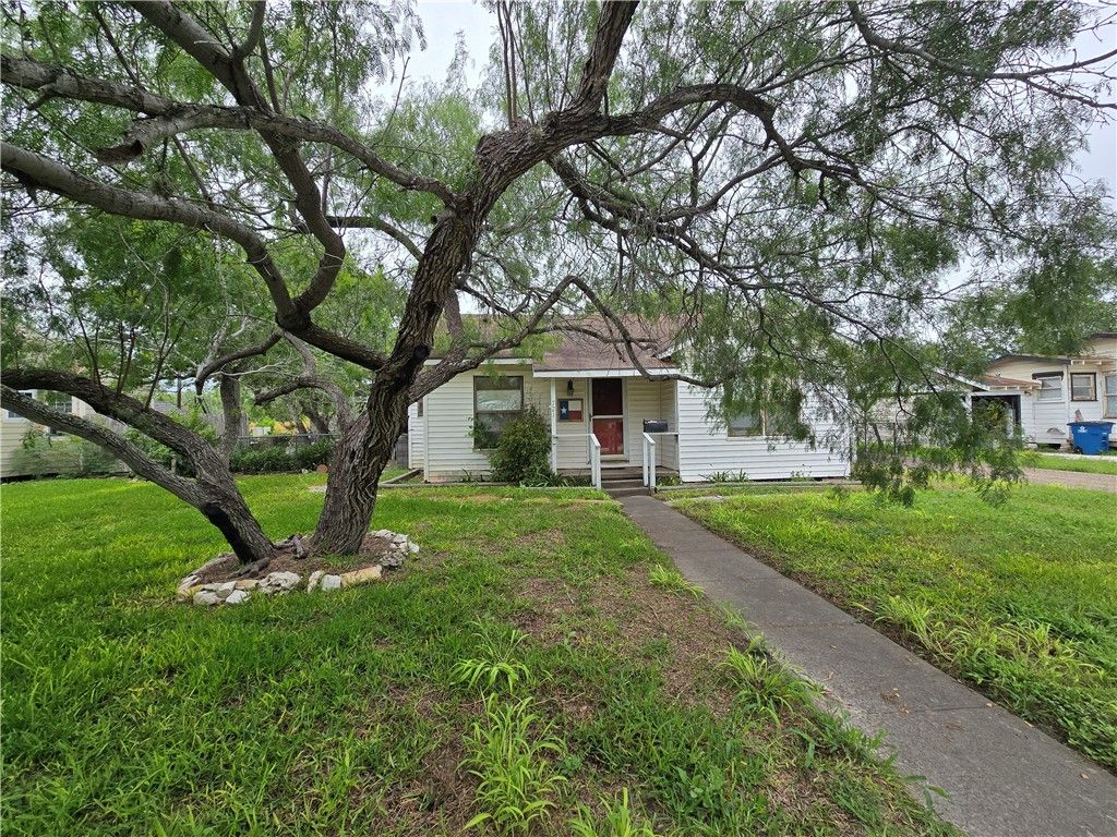 721 E Lewis St, Sinton, TX 78387 — photo 4