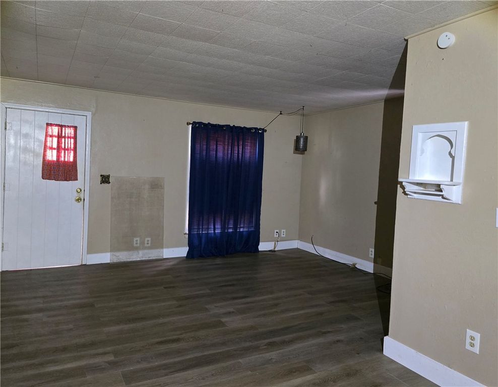 721 E Lewis St, Sinton, TX 78387 — photo 5