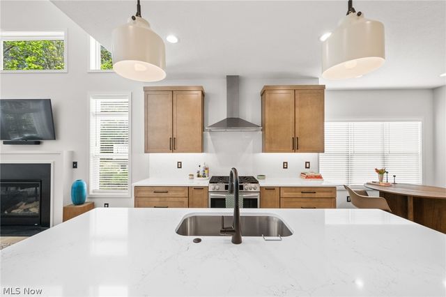 123 Town Centre Drive, Broadview Heights, OH 44147