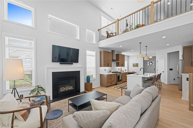 123 Town Centre Drive, Broadview Heights, OH 44147