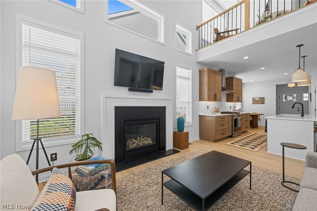 123 Town Centre Drive, Broadview Heights, OH 44147
