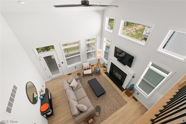 123 Town Centre Drive, Broadview Heights, OH 44147
