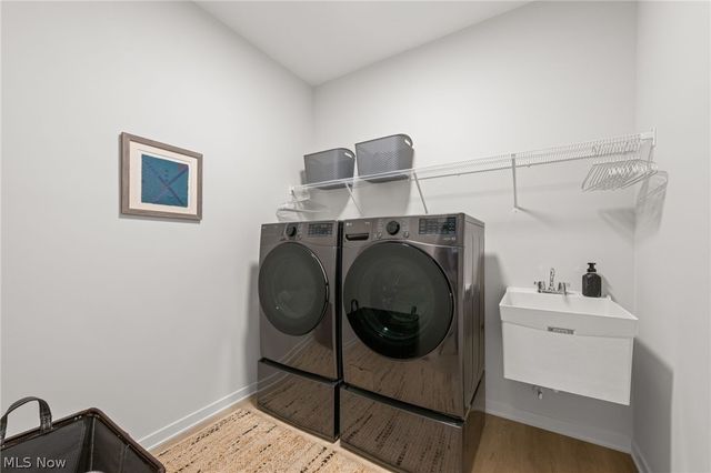 123 Town Centre Drive, Broadview Heights, OH 44147