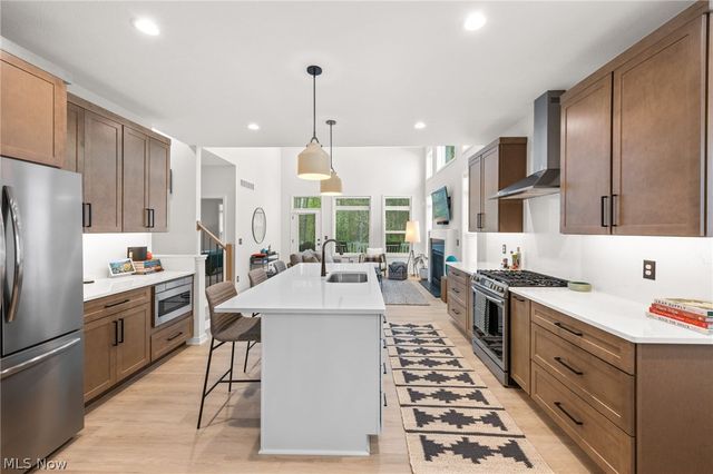 123 Town Centre Drive, Broadview Heights, OH 44147