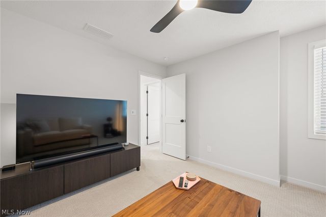 123 Town Centre Drive, Broadview Heights, OH 44147