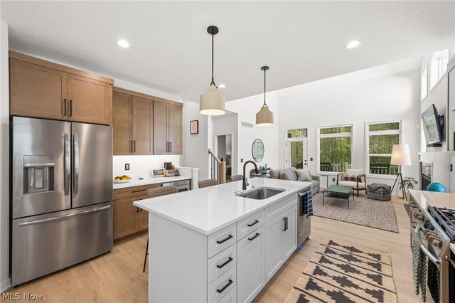 123 Town Centre Drive, Broadview Heights, OH 44147