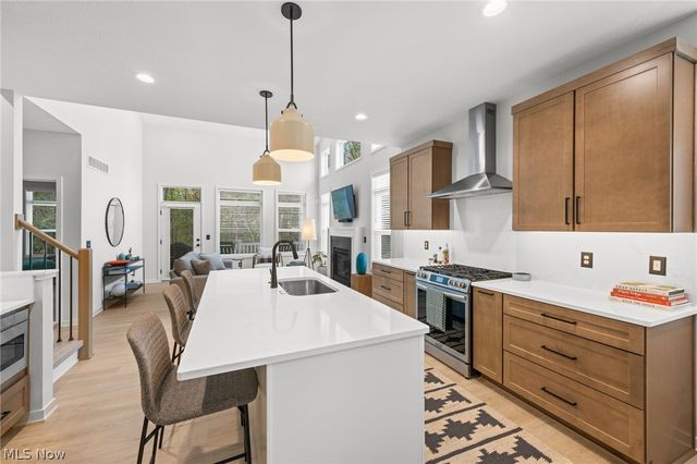 123 Town Centre Drive, Broadview Heights, OH 44147