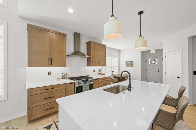 123 Town Centre Drive, Broadview Heights, OH 44147