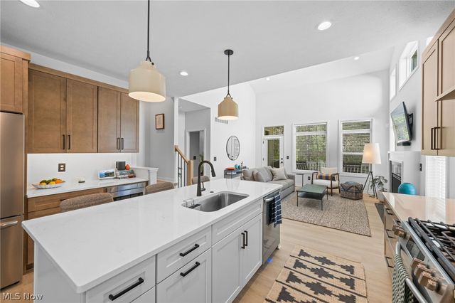 123 Town Centre Drive, Broadview Heights, OH 44147