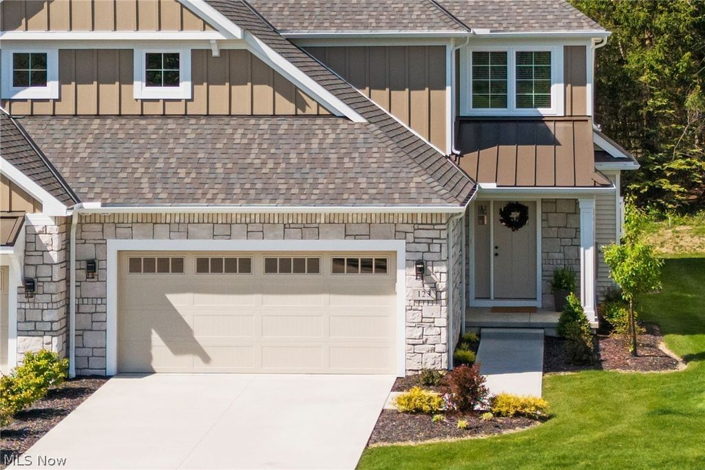 123 Town Centre Drive, Broadview Heights, OH 44147