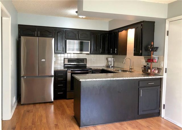 10816 W 115 Terrace, Overland Park, KS 66210