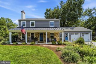 19 CLOVER LN, Malvern, PA 19355