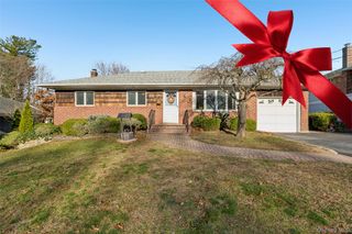 6 Silver Avenue, Huntington Station, NY 11746