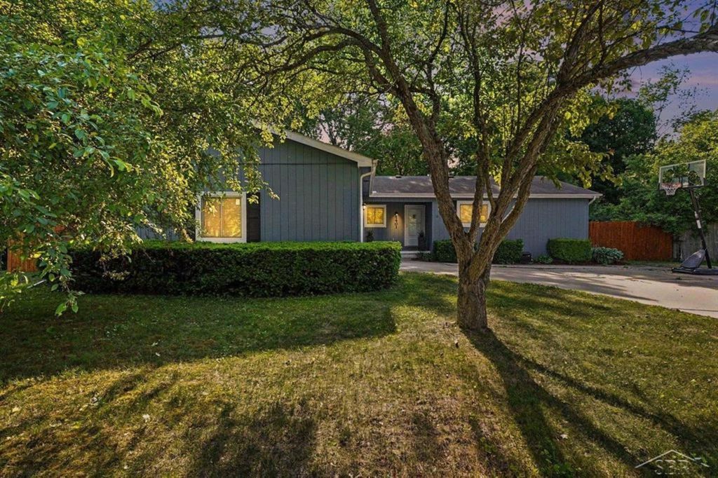 5401 Drake Street, Midland, MI 48640