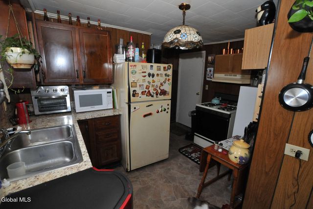 4 Fruit Street, Gloversville, NY 12078