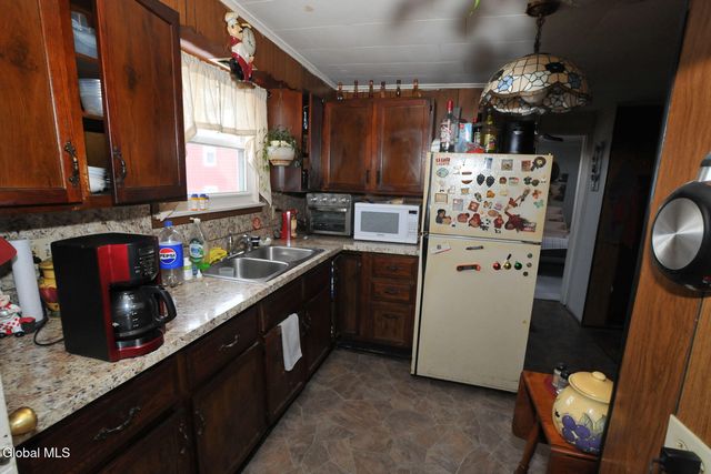 4 Fruit Street, Gloversville, NY 12078