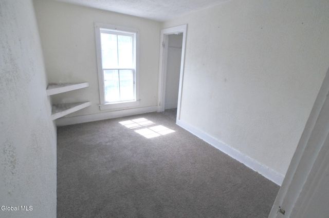 4 Fruit Street, Gloversville, NY 12078