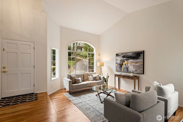 6005 158th Place NE, Redmond, WA 98052